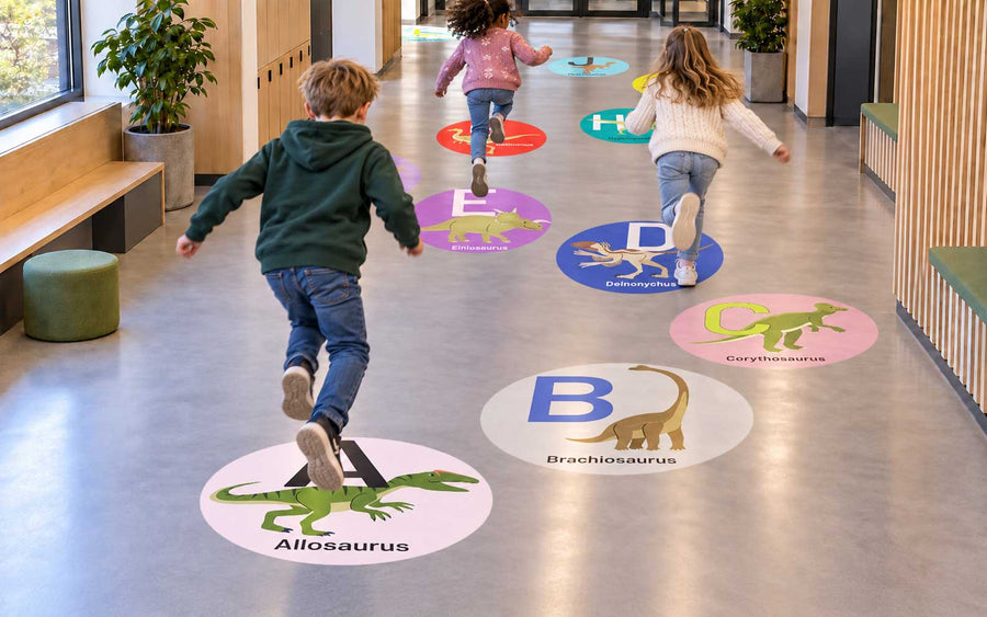 Alfabetet – med dinosaurer på laget