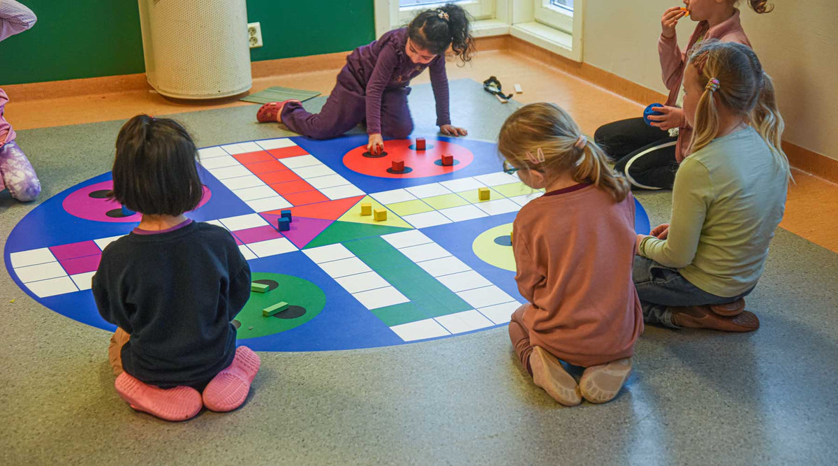 ludo spill folie på gulv skoledekor