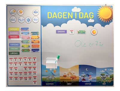 Magnetisk kalendertavle med whiteboard og brikker for ukedag, dato, måned og værikoner for barn
