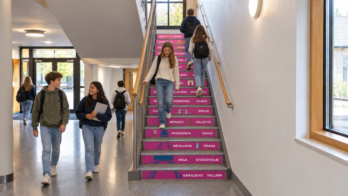 Trappedekor med geografisk innhold på hvert trinn i skole