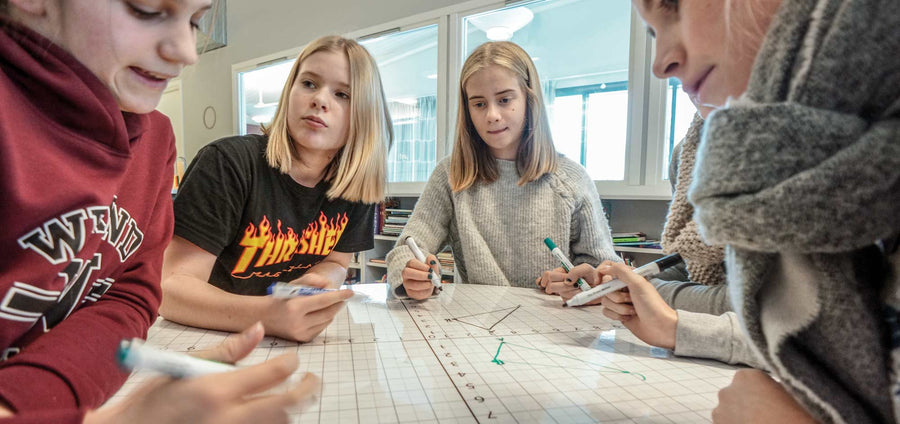 Matterommet på Refsnes skole med koordinatsystem og whiteboard i folie – matematikk i praksis for elevene