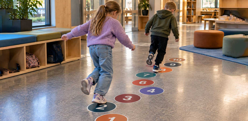 Tallsirkler 1–10 – fargerike tallsirkler med tallene 1 til 10 på gulvet